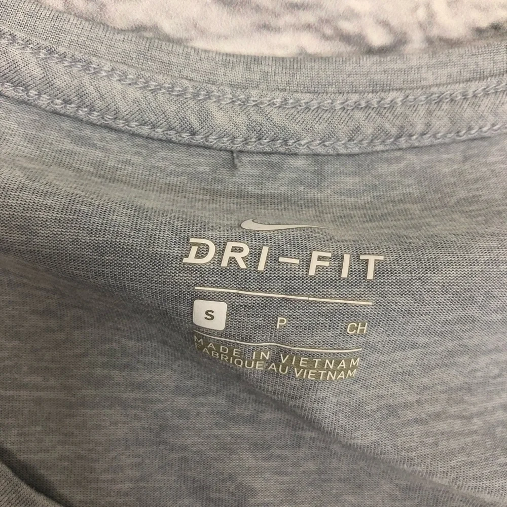 Nike Shorts and T-shirt set. Light Gray & Navy Blue. Size Small